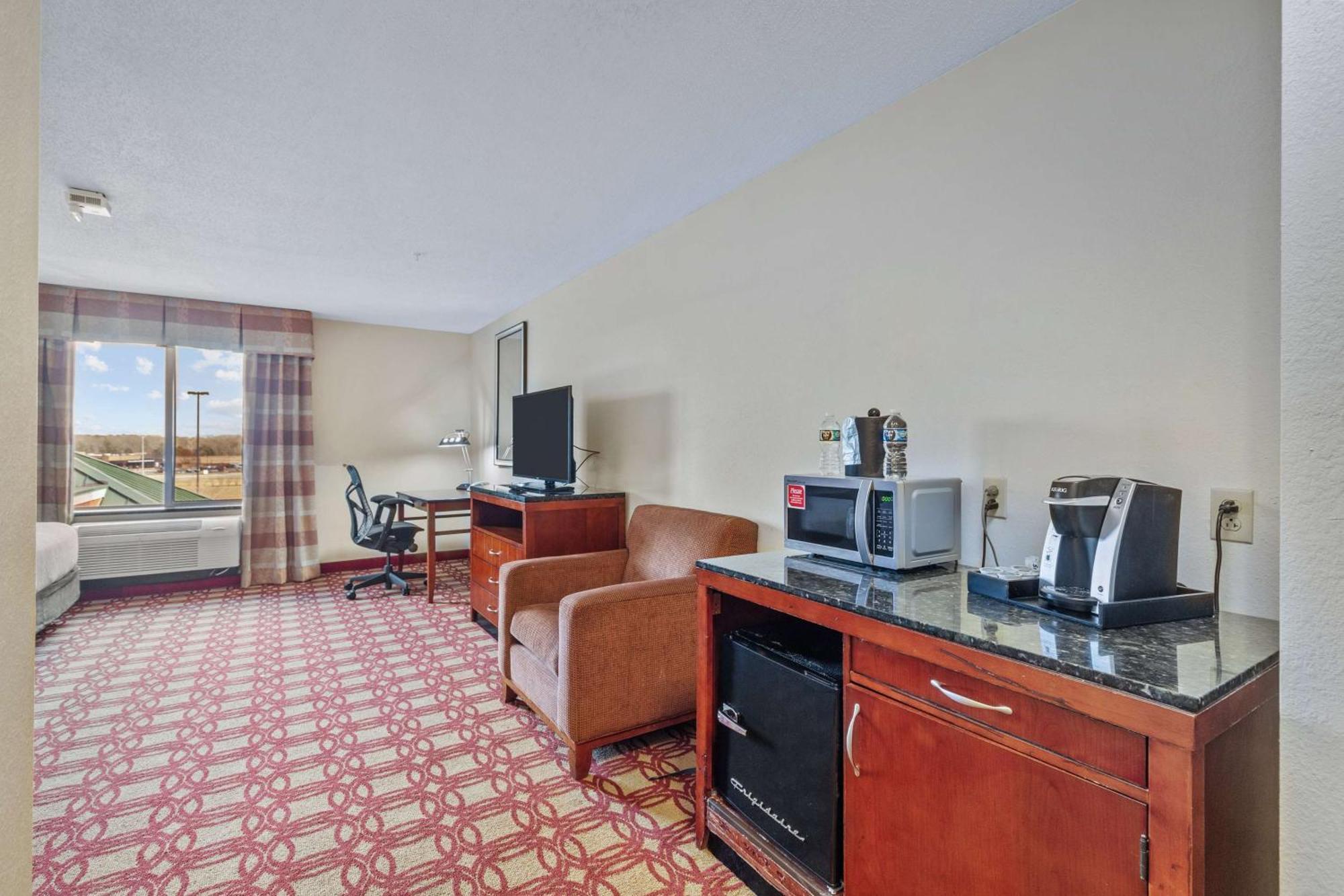 Hilton Garden Inn Starkville Exterior photo